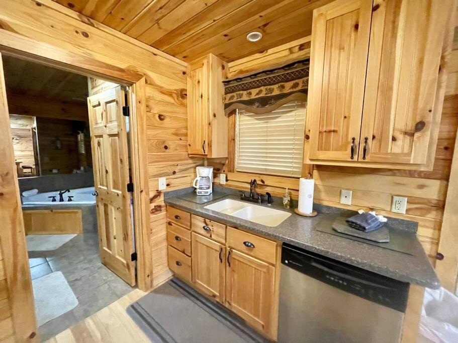2 Bed Cabin Hot Tub Close To Helen #16 エクステリア 写真