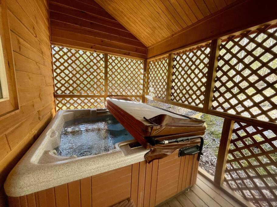 2 Bed Cabin Hot Tub Close To Helen #16 エクステリア 写真