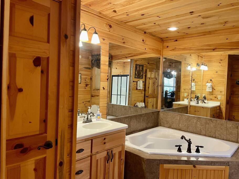 2 Bed Cabin Hot Tub Close To Helen #16 エクステリア 写真